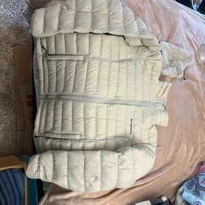 Columbia Women's cream Puffer Jacket